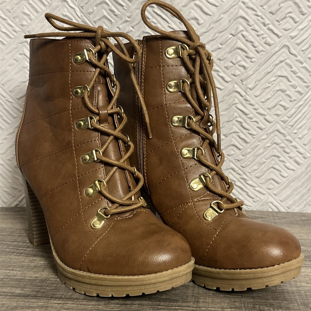 G by GUESS Size 8.5 Brown‎ Lace Up Ankle Boots Gold Hardware Block Heel Lug Sole